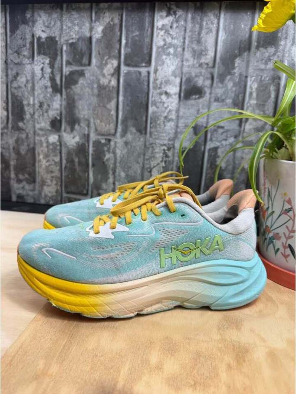 HOKA Clifton 10 Women’s Size 8 B Aqua Yellow Running Shoes Cushioned